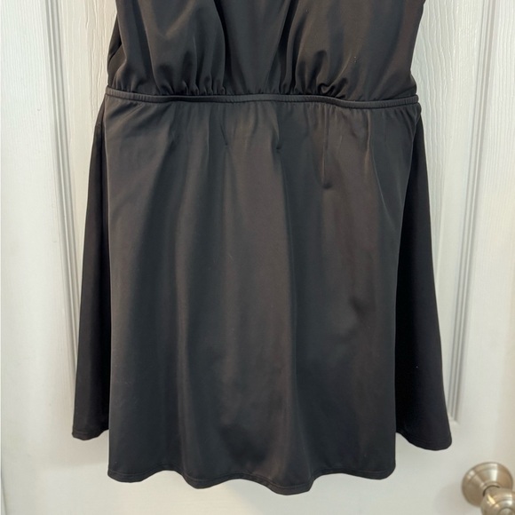 😊Venus Swim Dress size 14😊 black , tummy slimming panel mesh overlay - Picture 3 of 8